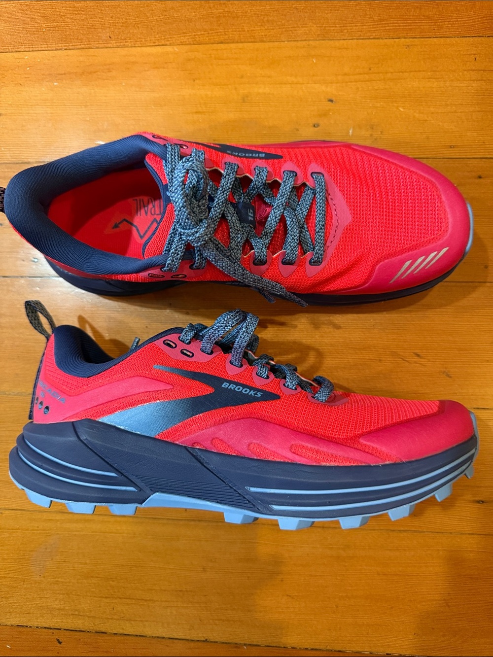 Brooks Women's Cascadia 16 Trail Running Shoe